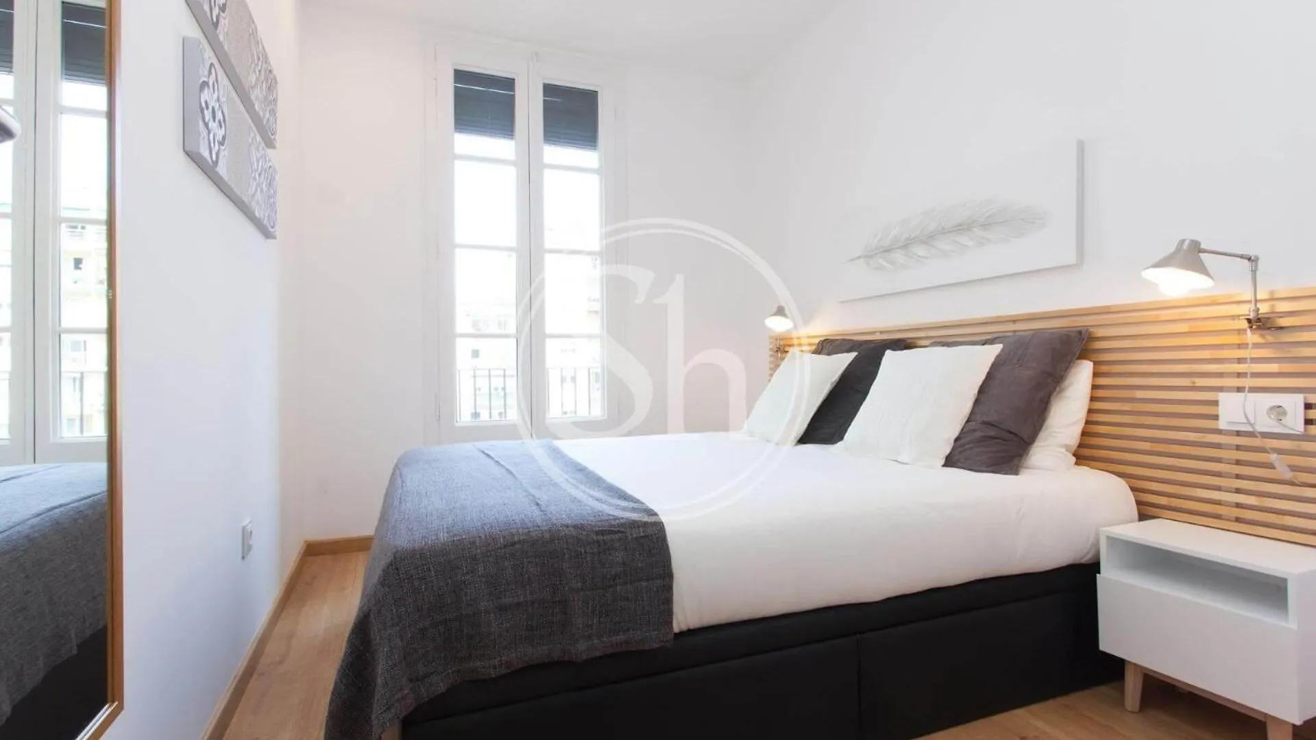 Wonderful Apartment In Urgell 바르셀로나